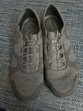 Skechers relaxed fit memory foam shoes sz 9.5